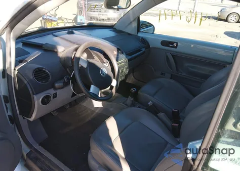 2006 Volkswagen New Beetle 2.5 z USA, uszkodzony, nr VIN 3VWRF31Y66M307588